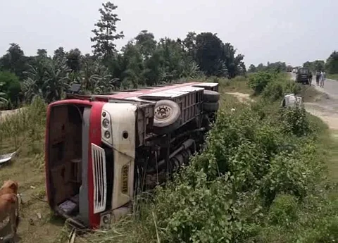 Road Accident near Khuwang Gemon Bridge in Moran, 16 injured
