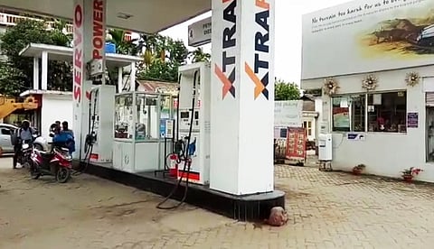 Petrol Pump operator looted at Gunpoint in broad daylight near Tinsukia-Makum NH 37 Road