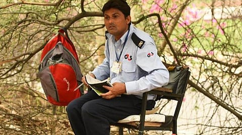 JNU security guard cracks entrance exam, is to study Russian in the varsity