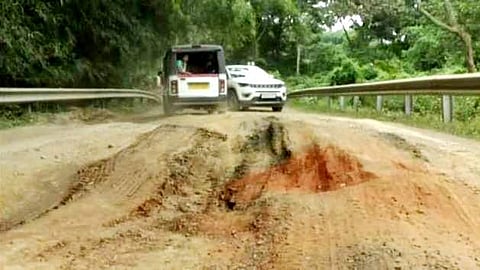 AASU staged a road blockade demanding repairment of Sarupathar- Golaghat Road