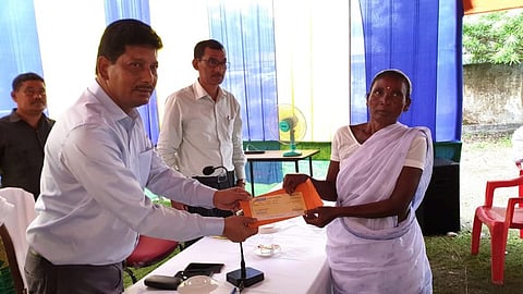 Ex-gratia compensation handed over to kin of man-elephant conflict victims