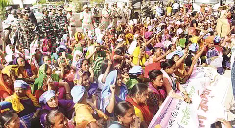 Midday Meal Workers Association Gherao Education Minister’s Residence