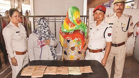Drug peddlers caught with opium in possession