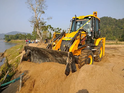 Crackdown on Illegal Extraction of sands from River beds, 7 excavators seized by Forest Dpt