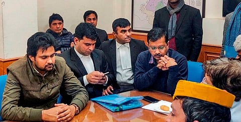 Sacked DTC staff make it dramatic for Aam Aadmi Party