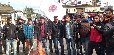 Lakhimpur AASU burns effigy of CM Sonowal, condemns ‘assault’ on AASU agitators