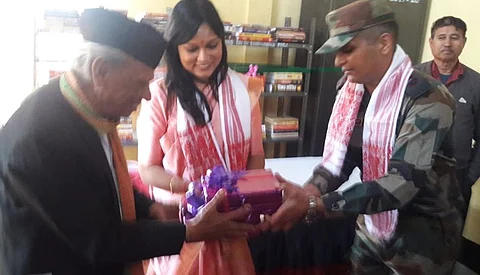 Red Horns Division Army donates books to Goalpara library