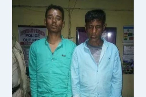 Lakhimpur police apprehended two fake gold smugglers