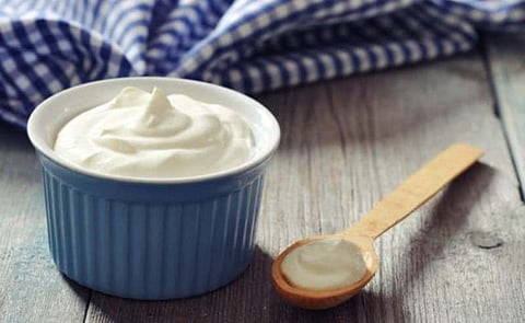 Curd and gram flour face pack for dry skin