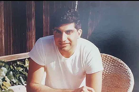 Ratan Tata posts a smashing pic of himself on Instagram after he learnt about “throwbacks”