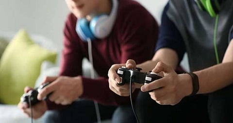 Video games boost visual attention of expert players