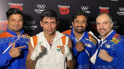 Gaurav Solanki, Ashish Kumar win opening bouts