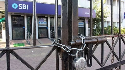 Two major bank unions announce strike opposing mergers