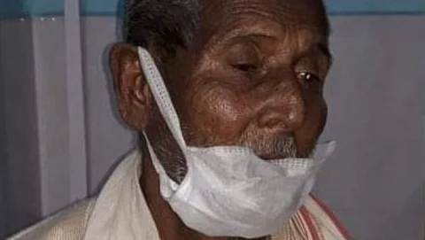 Octogenarian walks 100 km on his way home at Laluk in Lakhimpur district