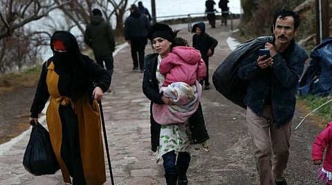Greek refugee centre ablaze as tensions escalate