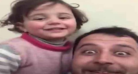 Syrian toddler who laughed at bombs reaches Turkey