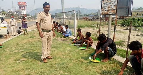 Guwahati police distribute food to homeless amidst lockdown due to COVID-19