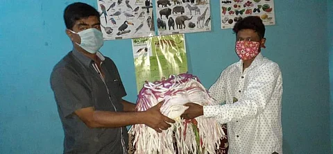 Aaranyak distributes masks among forest staff & journalists in Mangaldai