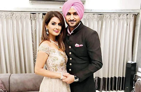 Harbhajan Singh, wife Geeta Basra to distribute ration to 5,000 families