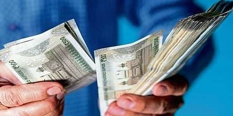 People who emphasize on financial success & self-worth are often lonely: Research findings