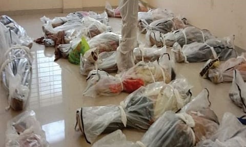 गुजरात मॉडेलच्या चिंधड्या; आयसोलेशन वॉर्डमध्ये मृतदेहांचा खच