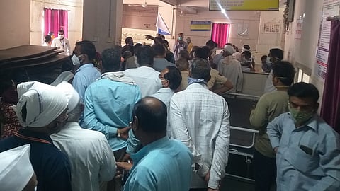 सिल्लोडमध्ये कोरोनाच्या लसीचा तुटवडा, लसीकरण केंद्रांवर नागरिकांची गर्दी