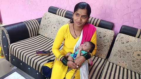 कौतुकास्पद! 11 दिवसांच्या चिमुकलीची आई कोरोनाबाधित; मैत्रिणीने दिली मायेची ऊब
