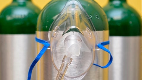 रत्नागिरीत खराब ऑक्सिजन पाईपलाईनचा स्फोट