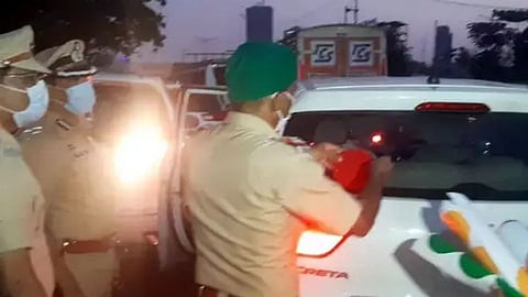 अत्यावश्यक सेवेसाठी लागू केलेला 'कलर कोड'चा निर्णय रद्द