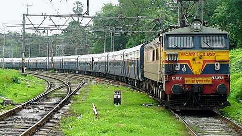 अकरा रेल्वे गाड्या रद्द; प्रवाशांना फटका