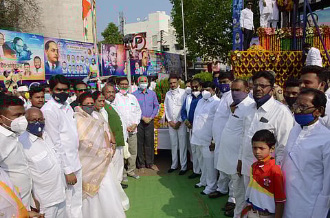 परभणीकरांनी डाॅ. बाबासाहेबांना केले अभिवादन