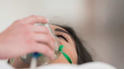 हॉस्पिटलमधील तब्बल 20 जणांचा ऑक्सिजन अभावी मृत्यू; दिल्लीतील परिस्थिती विदारक