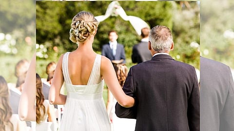 नवऱ्याला घटस्फोट देत थाटला सासऱ्यासोबत संसार