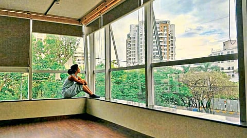 दोन विचारांमधील पॉज...