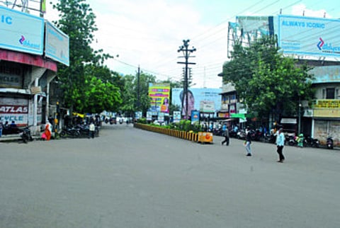 जळगावच्या बाजारपेठांमध्ये सकाळी गर्दी, दुपारी शुकशुकाट