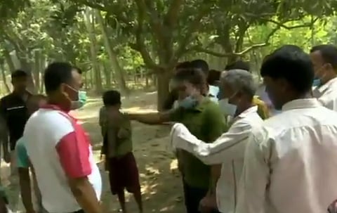 West Bengal - पोलिंग बुथवर भाजप-तृणमूलचे कार्यकर्ते भिडले