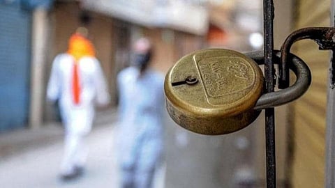 साखरप्यात आजपासून कडक लॉकडाउन; महिना अखेरपर्यंत कडकडीत बंद