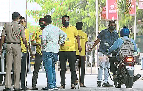 पुण्यात पोलिसमित्रांची ‘दादागिरी’