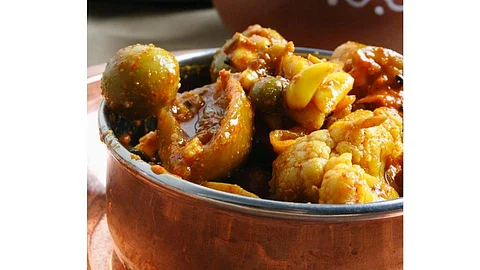 घरीच तयार करा पंजाबी लोणचे; जाणून घ्या रेसिपी
