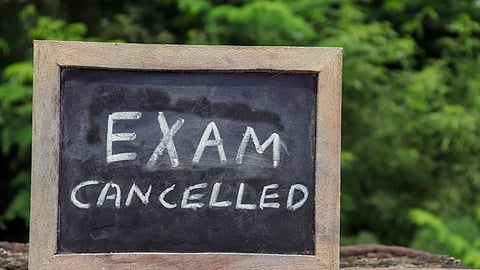 परीक्षेला सुट्टी, शाळेला बुट्टी; मुलांची मानसिकता बिघडतेय