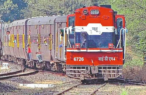 पश्चिम विदर्भाच्या विकासाची ट्रेन थांबलेलीच; वाचा सरकारी अनिर्णयक्षमतेची ‘विनोदी कथा’
