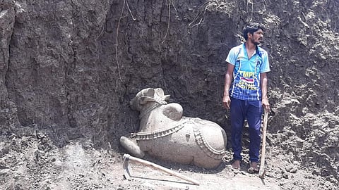 मेहकर येथे खोदकामात सापडलेल्या मंदिराचे अवशेष बाराव्या शतकातील