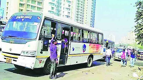 जिवाशी खेळ सुरूच..खासगी बसमधून प्रवाशी वाहतूक सुरूच