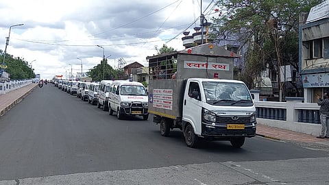 स्मशानभूमीच्या दिशेनं सायरन वाजवत निघाल्या रुग्णवाहिका; नेमकं घडलं तरी काय?