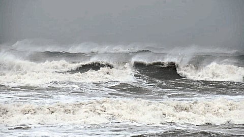 Tauktae Cyclone चा रत्नागिरी, सिंधुदुर्गाला तडाखा