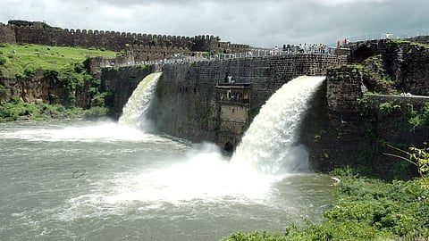 राजा नळ व त्यांची पत्नी दमयंती यांच्या भक्तीमुळे श्री खंडोबाचा बाणाईशी नळदुर्ग किल्ल्यात  विवाह झाल्याची आख्यायिका आहे