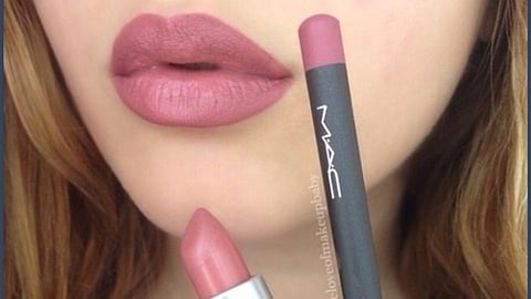 अशी वापरा लायनर लिपस्टिक