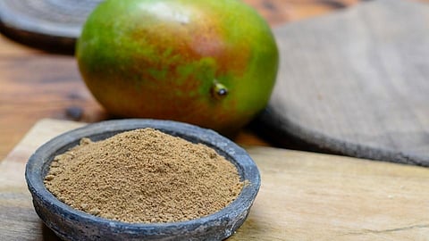 घरीच बनवा आमचुर पावडर; स्टोअर करण्यासाठी काही खास टिप्स