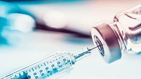 लसीकरणानंतर का येतो ताप? 'ही' आहेत कारणे