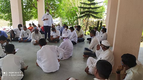 कुकडीसाठी निघोजमध्ये शेतकऱ्यांची बैठक